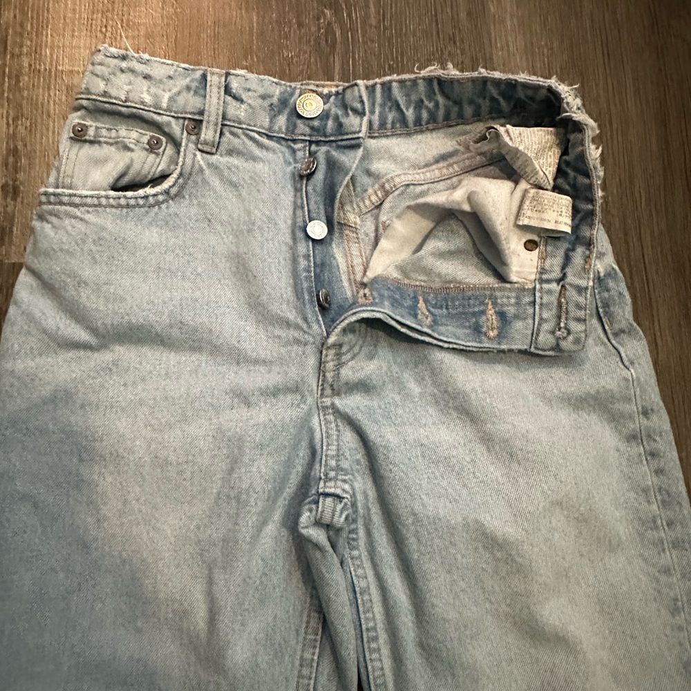 Zara Light Wash Relaxed Women’s Jeans